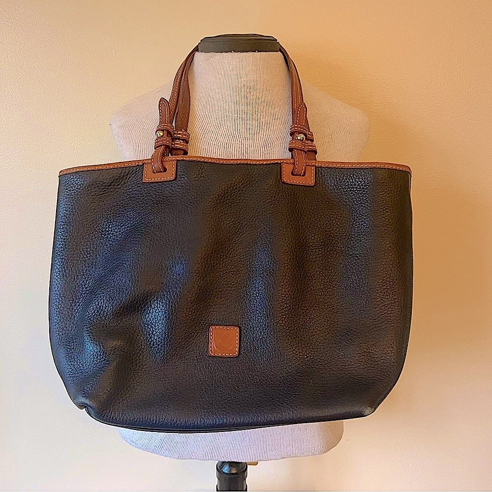 VNTG dooney & bourke shoulder tote Navy pebble leather brown trim